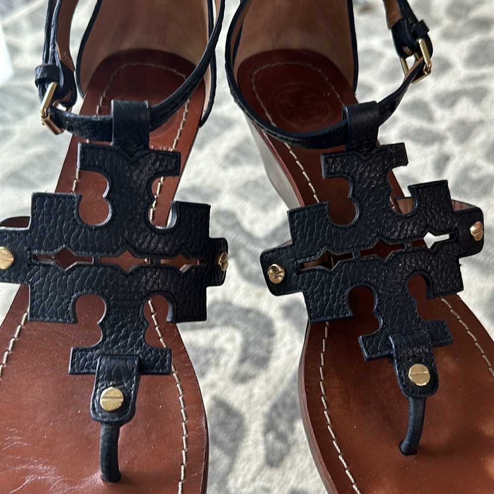 Tory Burch wedge sandals. Navy.